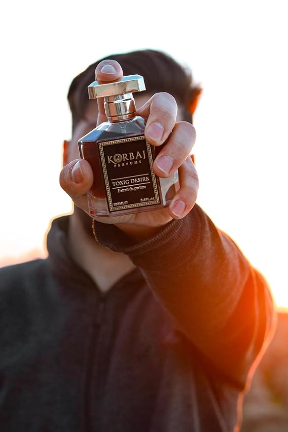 KORBAJ PARFUMS トキシックデザイア - 男女兼用アラビアンパフューム、EDPメンズコロン、コニャックオイル、オークアブソリュート、シナモンエッセンス、トンカビーン - サンダルウッド、プラリネ - バニラパフューム 100ml